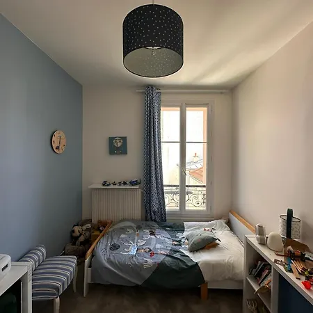 *exceptional Family * Center Of Paris* *