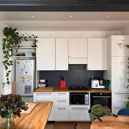 *exceptional Family * Center Of Paris*