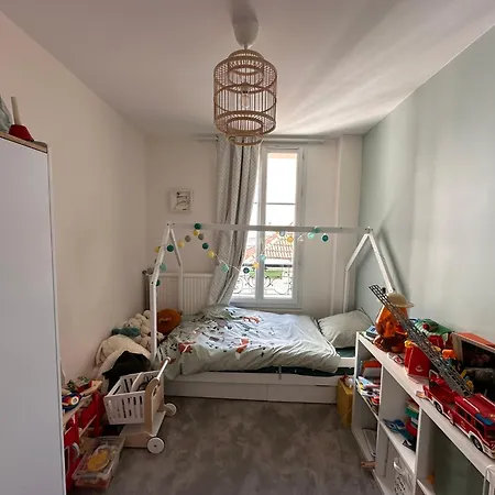 *exceptional Family * Center Of Paris* Paris